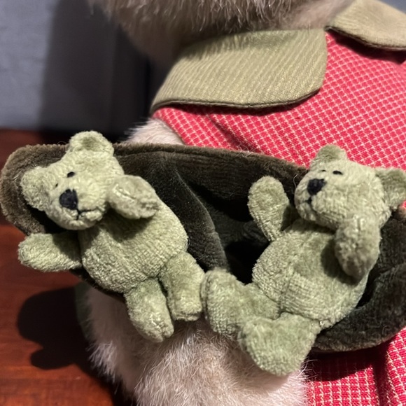 Boyds Bears Momma McVeggie & The Sweetpeas Plush Bear with Babies in Pea Pod - Picture 2 of 16